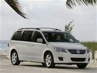 2012 Volkswagen Routan SE w/Rear-Seat Entertainment